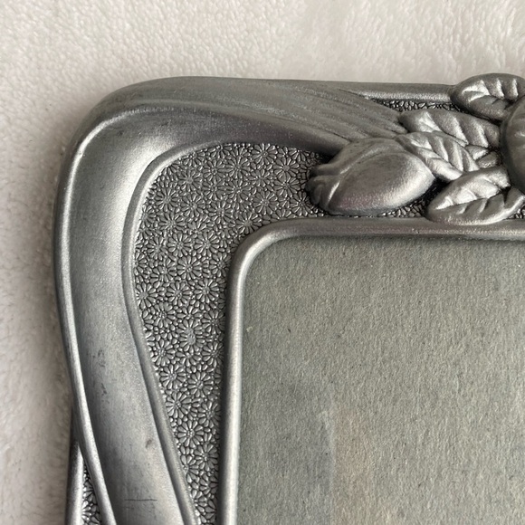 Towle Silversmiths Signature Collection Silver Roses Ribbon 5x7 Picture Frame - Picture 11 of 11